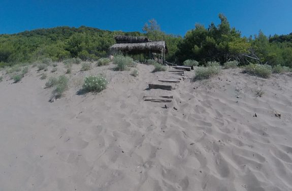 Edini "objekt" na plaži Blace